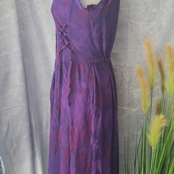 Lady's dress - Picture 4 of 5